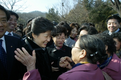 박근혜한나라당대표생가방문