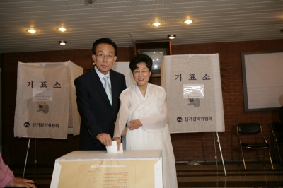 김관용도지사후보 투표장면